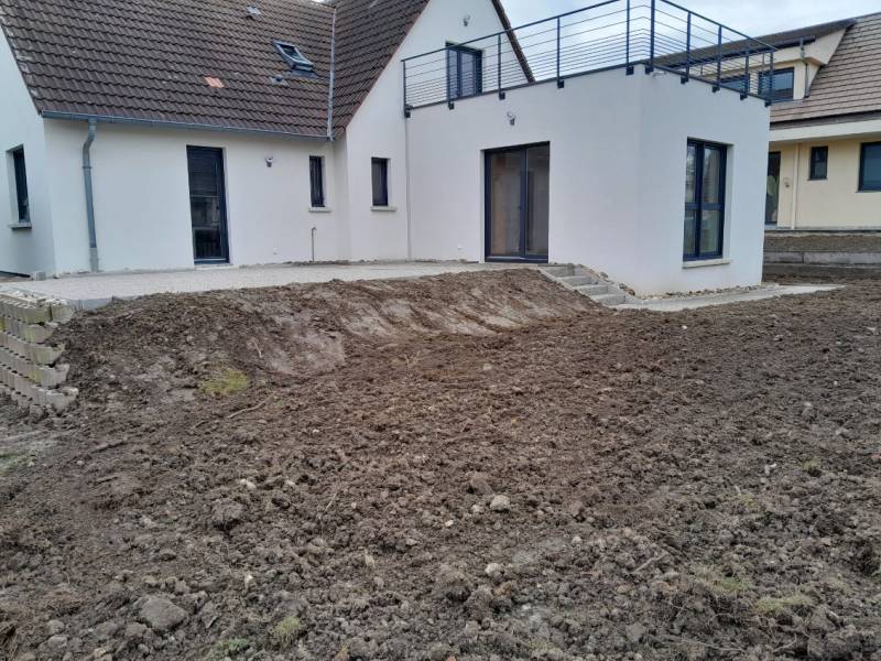 Extention de maison pour la création d'une terrasse, d'une allée et d'une place de parking au tour d'une maison